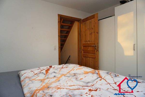 OG Schlafzimmer Flurbereich Treppe.JPG