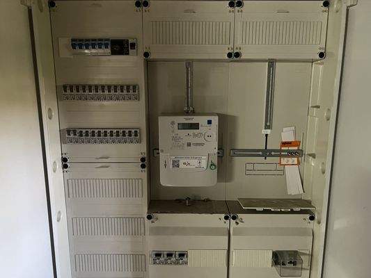 Elektro- Zählerkasten mit Sicherungen im Keller