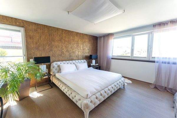 Der geräumige Masterbedroom 