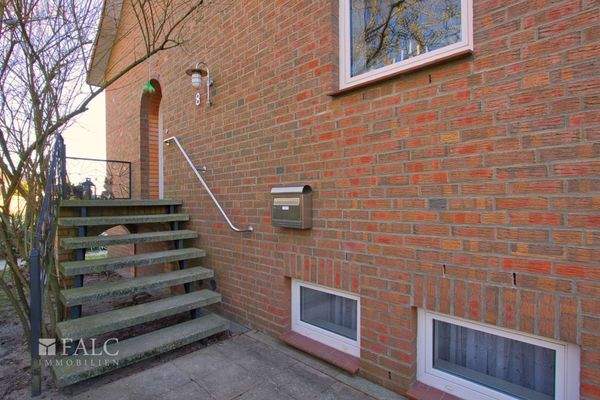 Treppe zum Eingangsbereich 