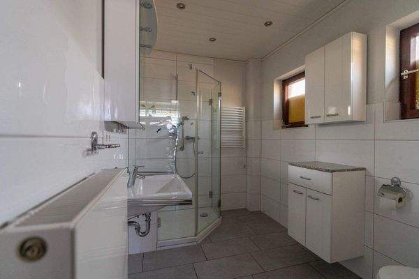 Erdgeschoss - Das Badezimmer 1.jpg