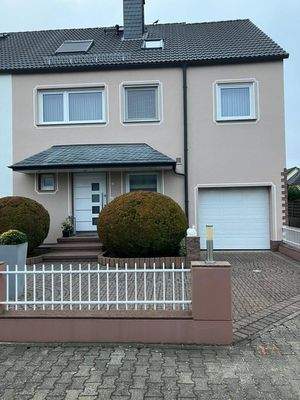 Haus vorne/Hubgarage/Stellpl.