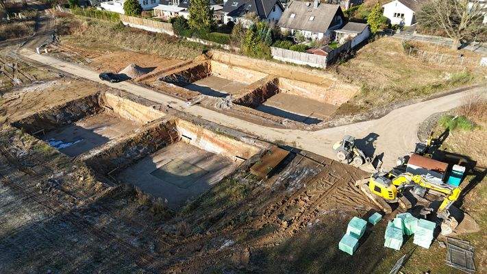 Erdarbeiten_Baugrube Keller .jpg