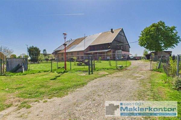 Einfahrt Grundstück