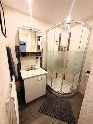 Gäste-WC mit Dusche