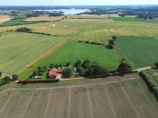 Resthof mit Weideland
