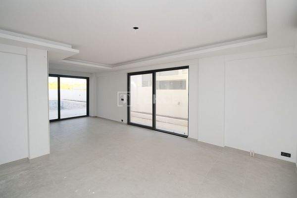 Detached House with Spacious Garden in Belek, Antalya