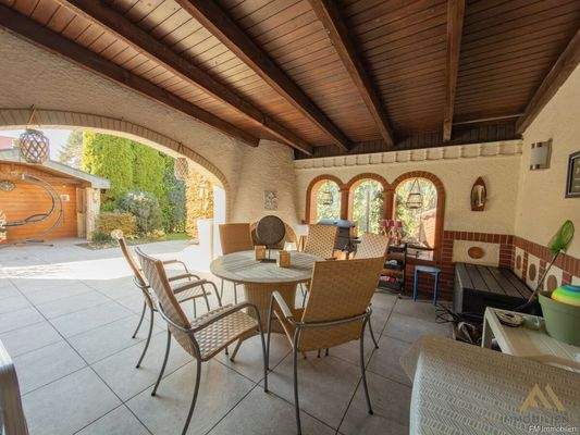 überdachte Terrasse