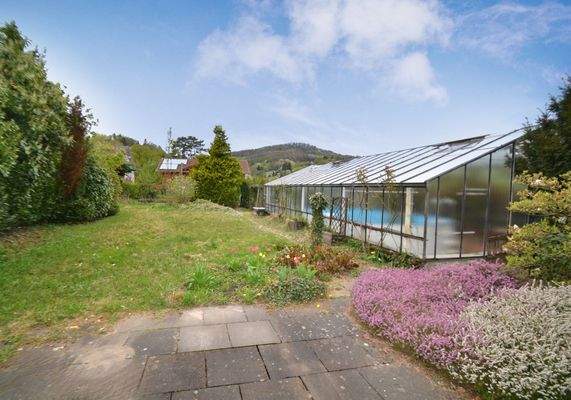 ....auf die Terrasse und in den Garten