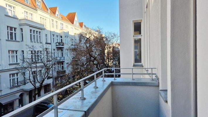 Balkon mit urbaner Aussicht