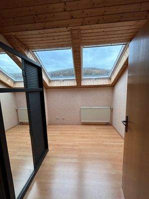 Dachgeschoss Zimmer 2.jpg