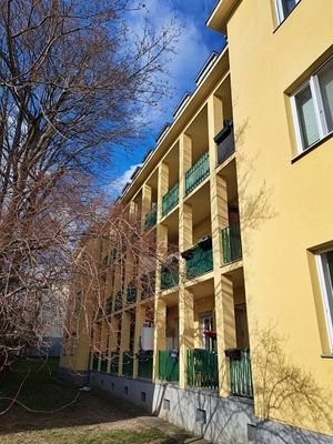 ruhiges in 2ter Reihe stehendes Wohngebäude