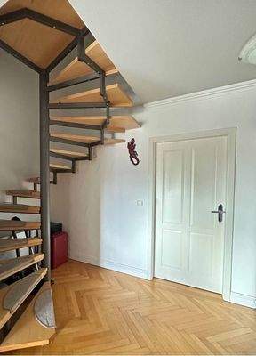 Treppe ins Obergeschoss