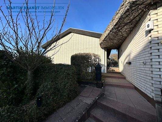 Weg zur Eingangstür