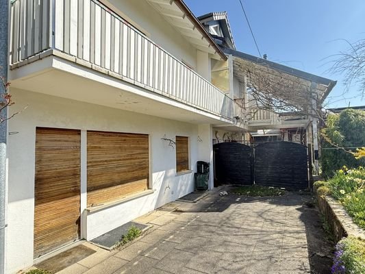 Sonnige Terrasse und Balkon