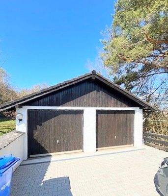 Doppelgarage, ein Tor elektrisch