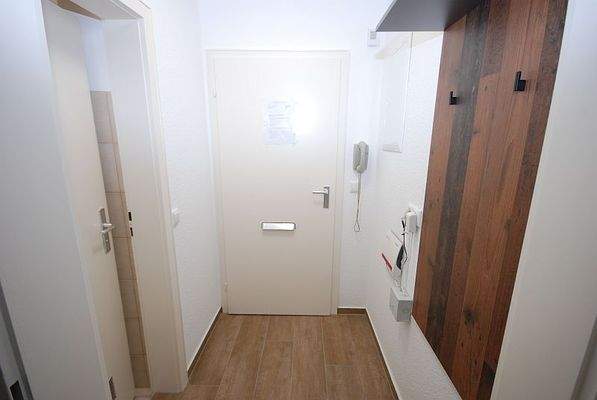 1-Zimmer-Ferienwohnung-Schi55-008-flur.jpg