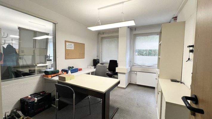 Beispiel eines Büroraums in der Produktionshalle