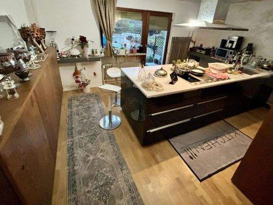 NOLTE Küche mit Quarsteinplatt