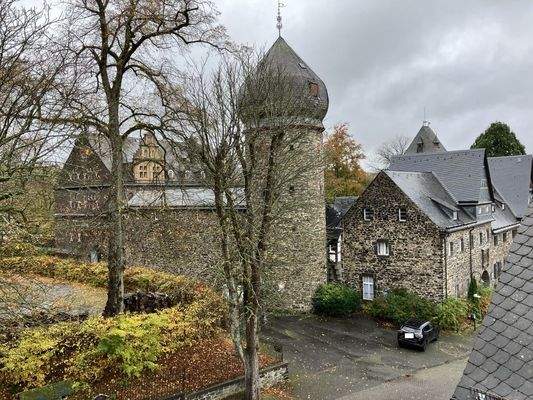 DG: Schloßblick aus Schlafzimmer 5