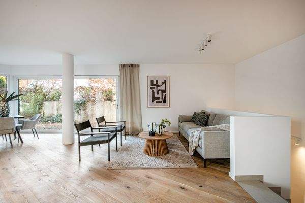 Wohnbereich mit Zugang zur Terrasse