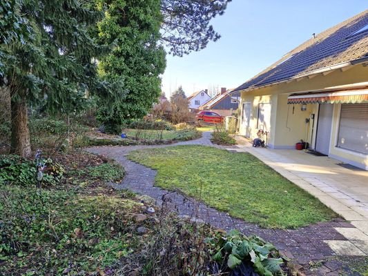 der schöne Südwest-Garten mit privater Terrasse