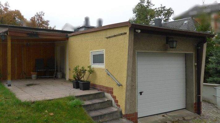 Garage und Terrasse
