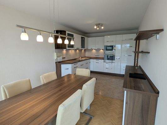 Küche und Esszimmer