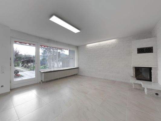 Erdgeschoss Wohnzimmer /Garten /Kamin