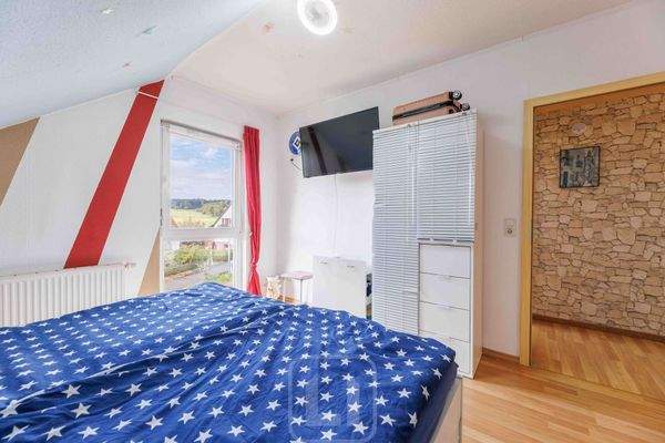 Schlafzimmer 1 (Ansicht 2)