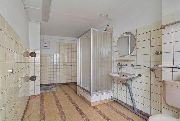 Bad (über Hof erreichbar)