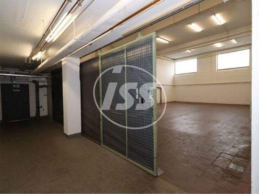 Hallenzugang EG links