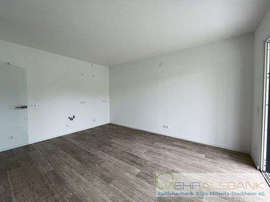 Wohnzimmer mit offener Küche