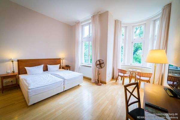 Gästezimmer/Erkerstudio