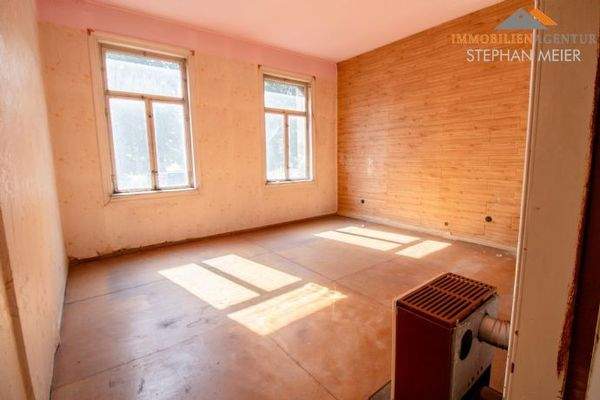 Rechter Eingang - Wohnung OG Zimmer 3