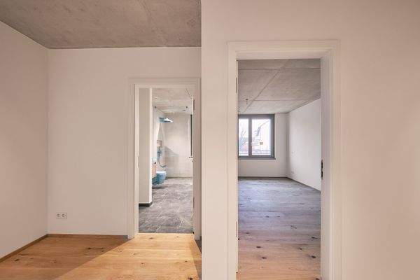 Eingang mit Blick zum Duschbad _ Schlafzimmer - HERDERGÄRTEN 1.2.7