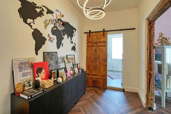 Diele mit Zugang zum Bad