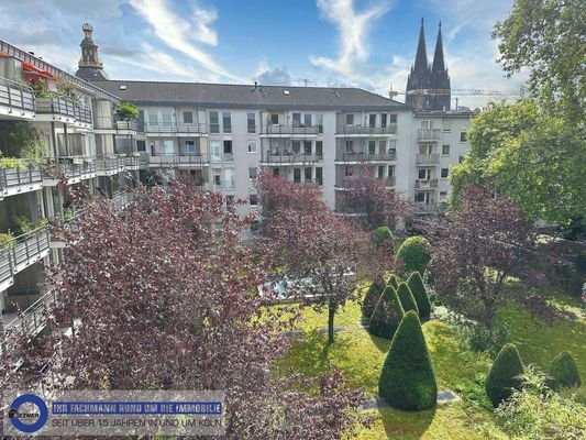 Blick auf Brunnen Park &amp; Dom