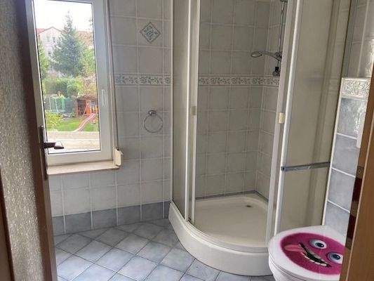 behindertengerechte WE Bad 1. OG Bild 2