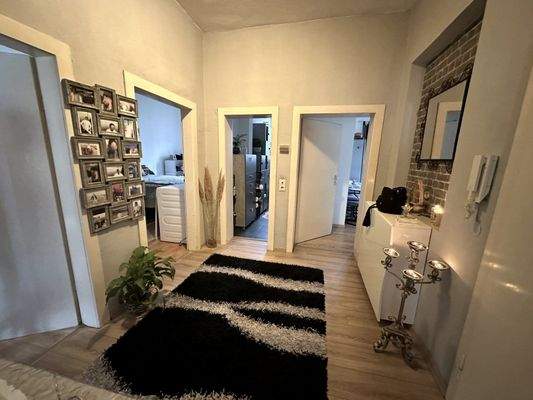 Lichtdurchfluteter Wohnbereich mit durchdachter Raumaufteilung 