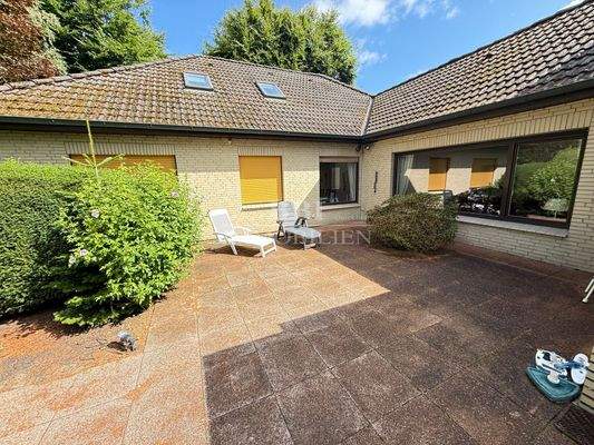 Großzügige, sonnige Terrasse