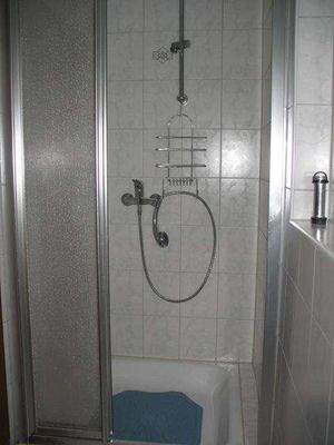 5. seperate Dusche.JPG