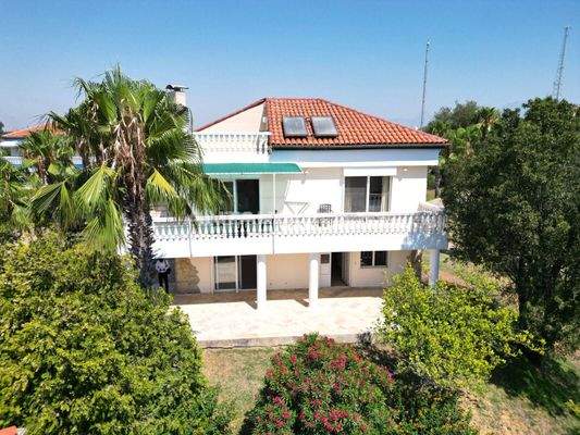 Furnished Villa in a Complex with Pool in Antalya
