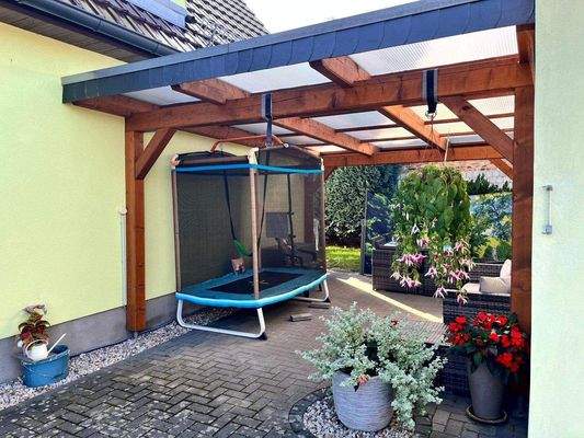 gemütliche überdachte Terrasse