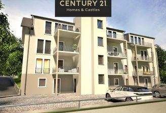 Rückansicht links mit Zufahrt zu den Stellplätzen 