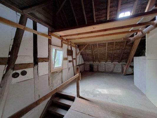 Bestandsgebäude Dachboden.jpg