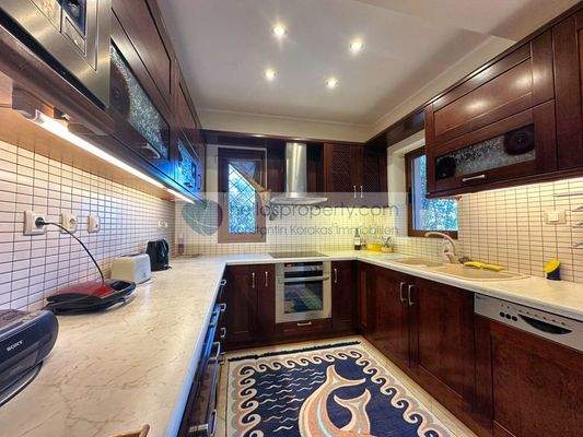 77bcd0ab1bb9441492bba0c37cbc6fc3-original