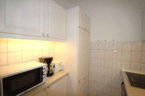 Die Küche mit modernen Elektrogeräten