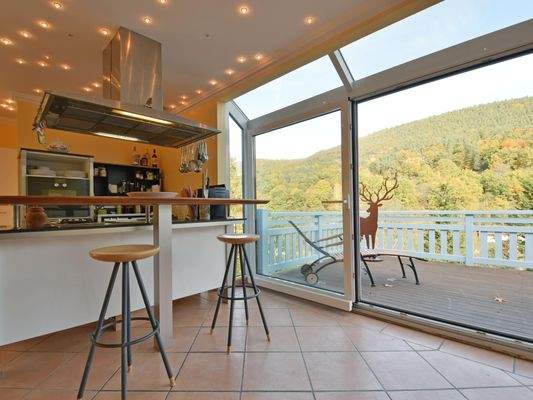 Zugang  mit großen Schiebetüren zum Balkon