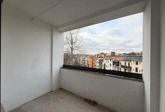 Balkon mit Stadtblick